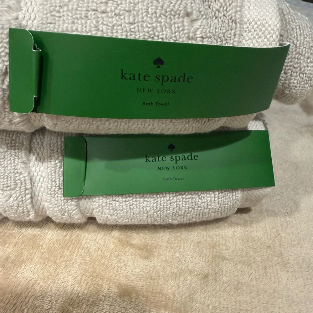 Kate Spade Elegant Light Gray Bath Towels